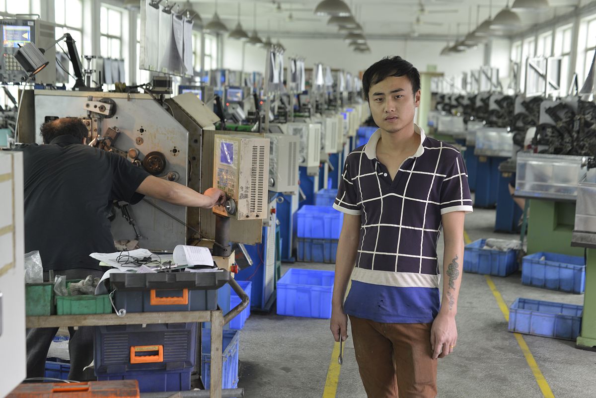 帮我写一个2000字的卷烟厂卷烟机操作工工作一周年工作总结