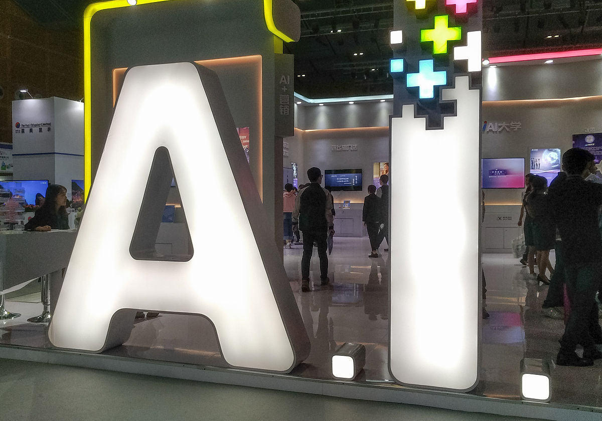 我朋友中专肄业学AI月入50k