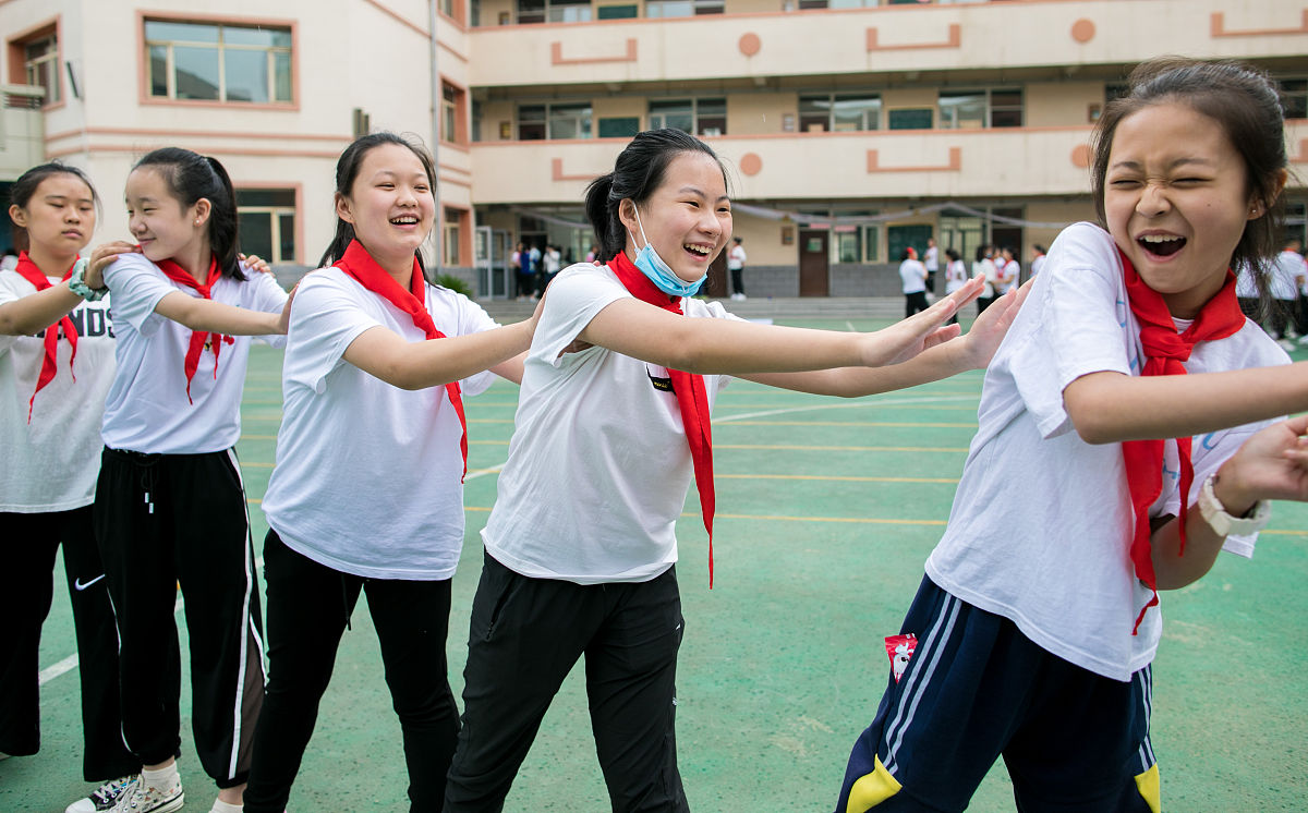 2020年7月5日,内蒙古呼和浩特市玉泉区恒昌店巷小学学生在参加"我们是