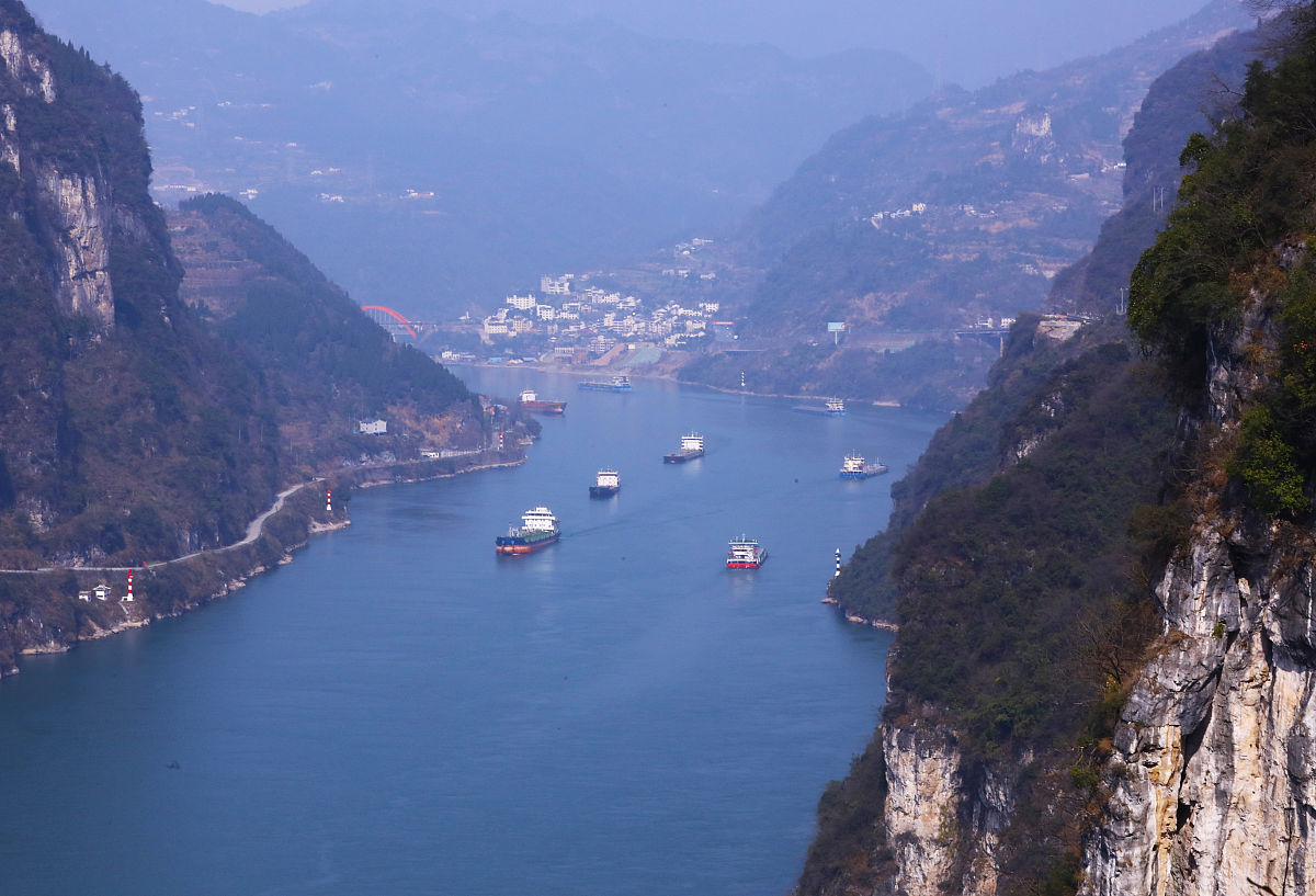 描述长江航道现在的等级建设情况