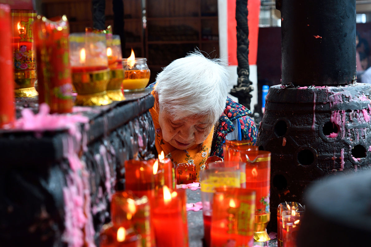 打佛七给老妈超渡好吗帮我用200字详细描述