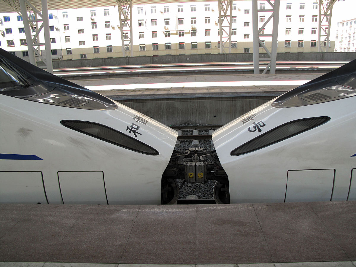 长春客运站到长春西站打车多长时间？多少钱？帮我用200字详细描述