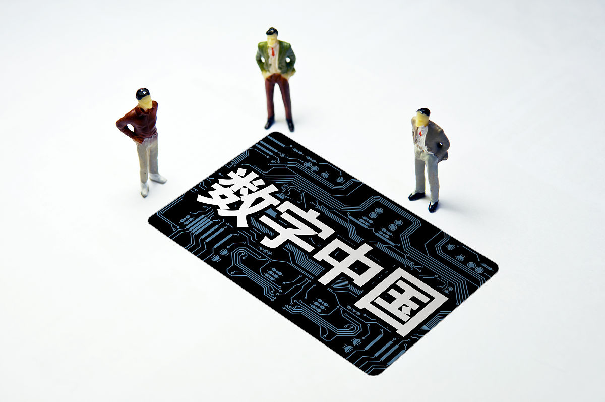 以变革与开放为主题写一篇文章提现你的感受与思考 要求不少于1200字