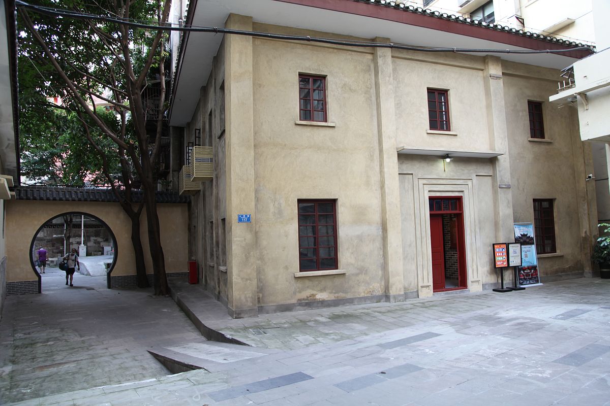 重庆2021年读护理学校要多少钱