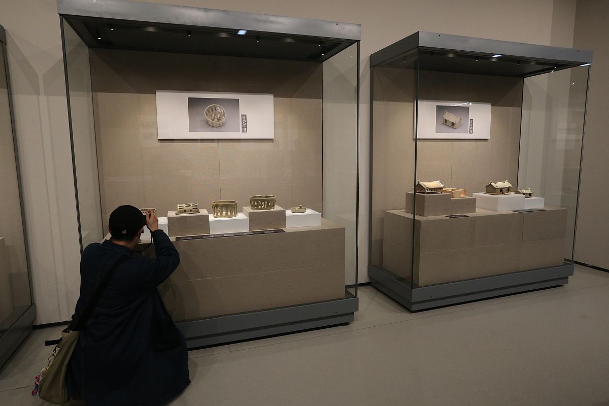 2021年4月20日,南京六朝博物馆,展览共展出该墓出土并清理完成的200余