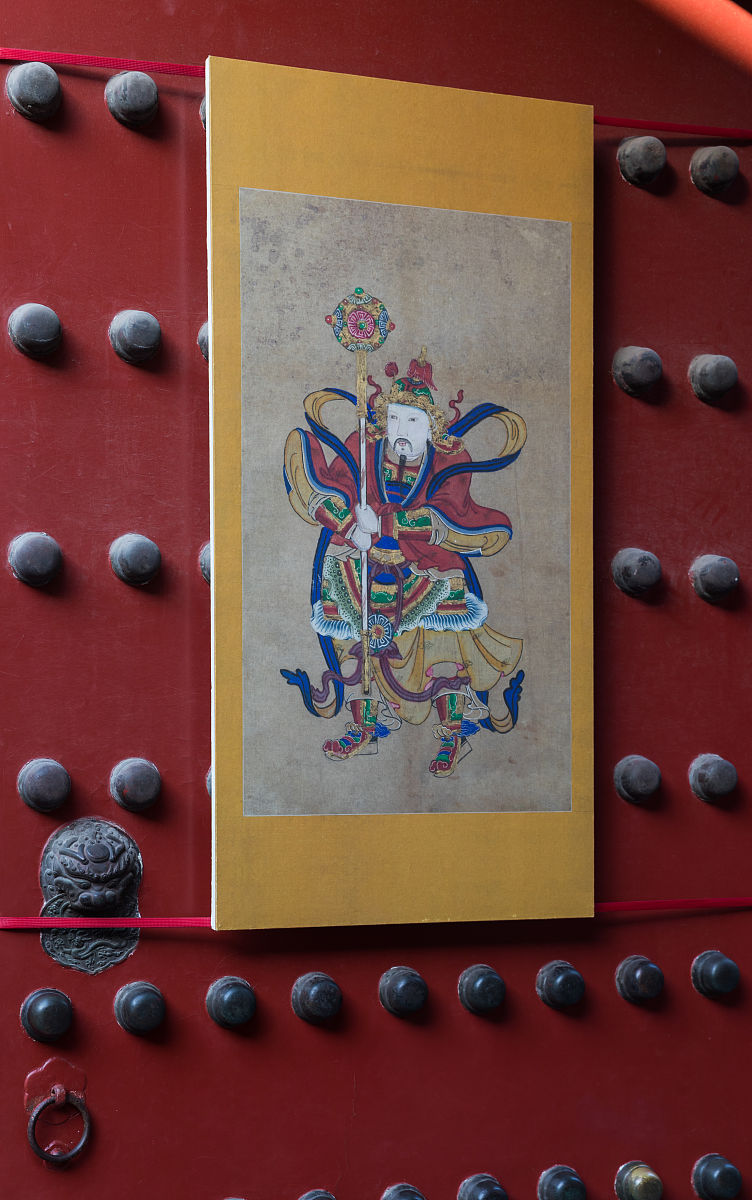2019年2月1日,北京故宫里面过大年,大门及传统年画.