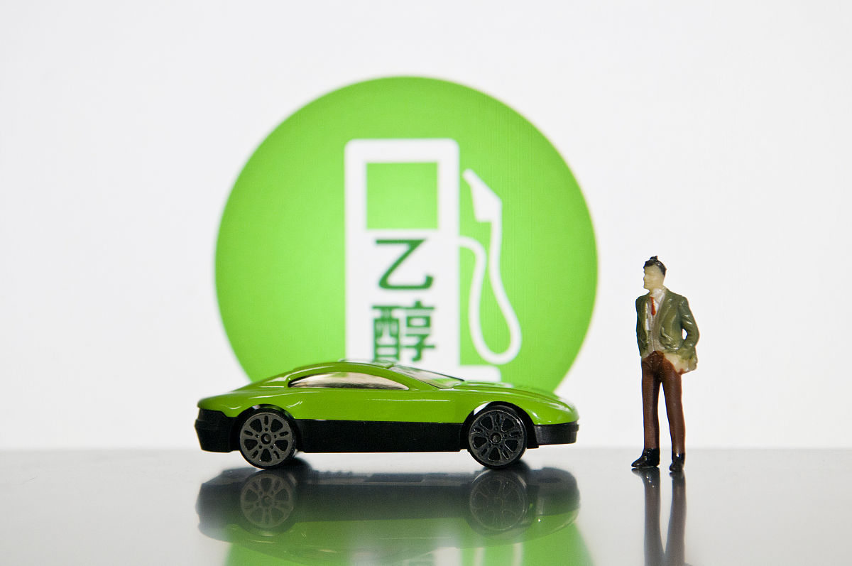 新能源汽车：未来替代传统汽车的主流选择？ 详细一些