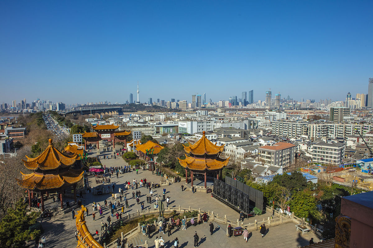 2020年12月31日,武汉,游客预约后免费游览黄鹤楼.