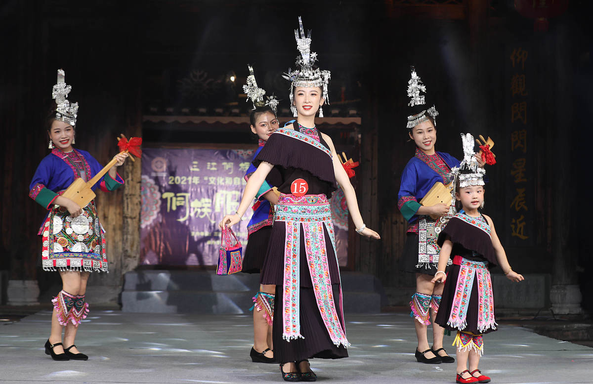 2021年6月12日,广西柳州,在三江侗族自治县古宜镇三江鼓楼坪,比赛选手
