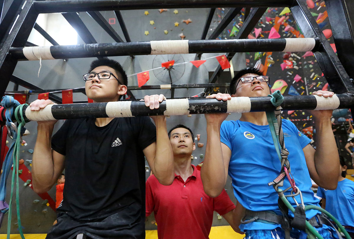 引体向上世界纪录：美国男子8795次，中国女子1153次