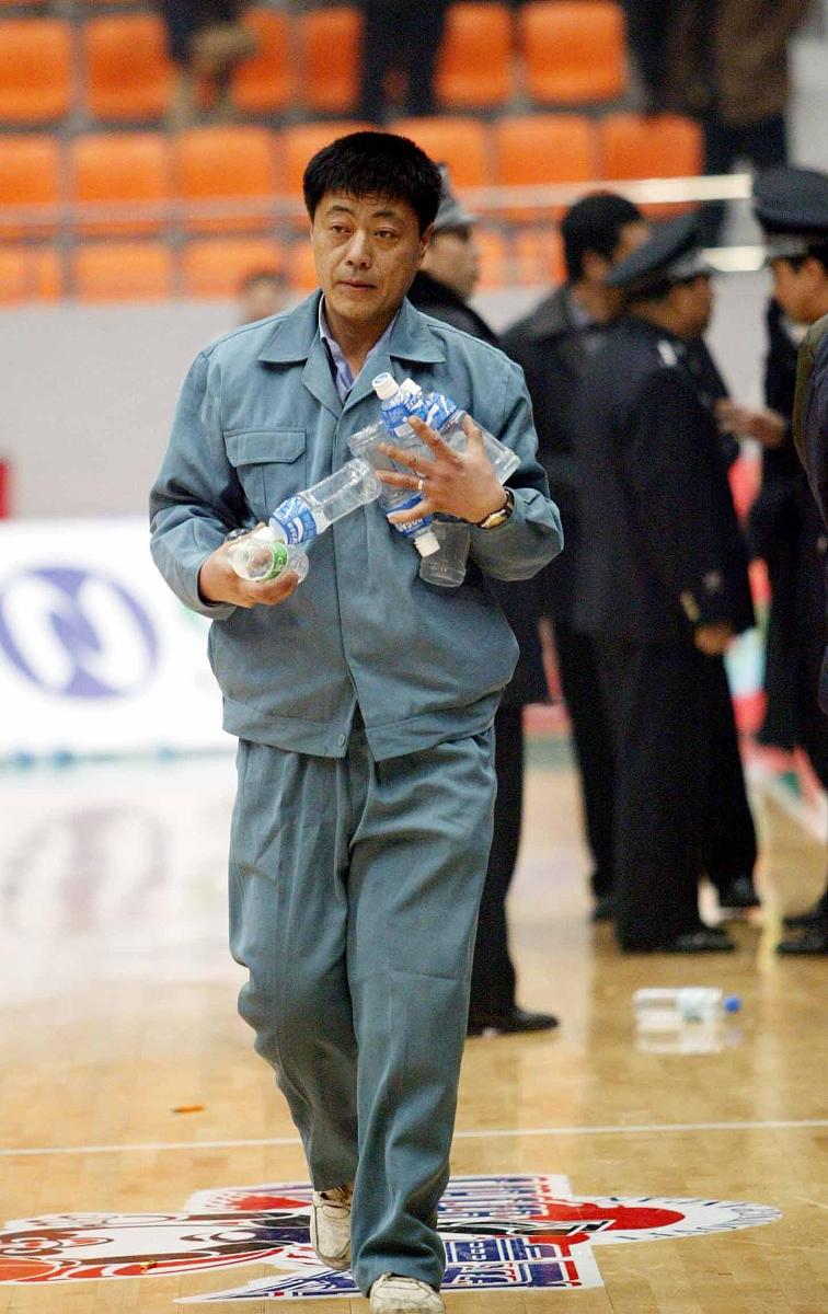 2003年12月20日,辽宁辽阳,03/04cba第11轮,辽宁105-106北京万丰.赛后,