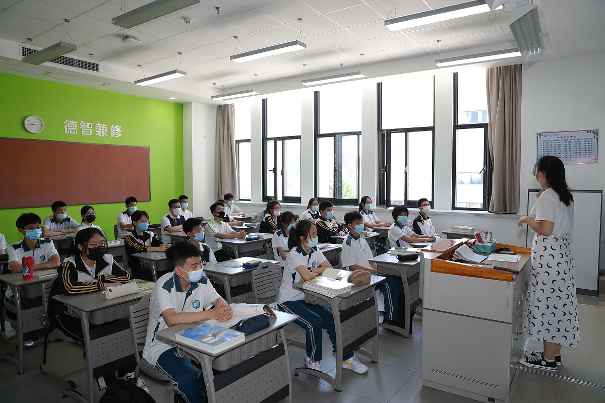 四川2022年优质中专推荐：化妆品、机电、医药等热门专业