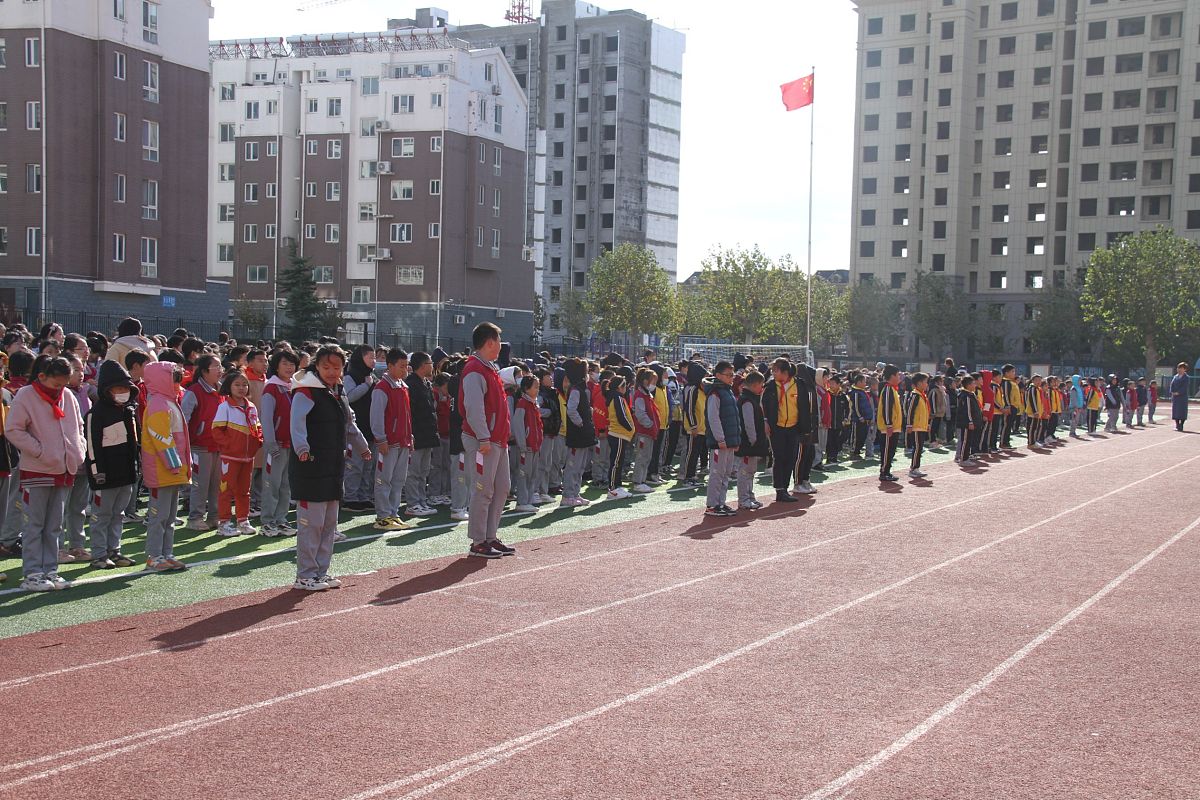 2021年11月8日,山东省威海市文登经济开发区小学举行消防安全疏散演练