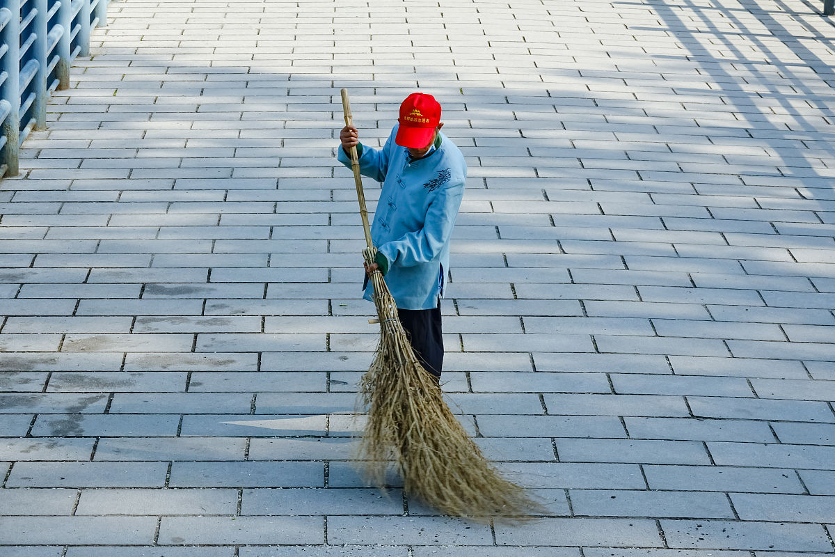 扫帚不到灰尘不会自己跑掉：劳动的重要性