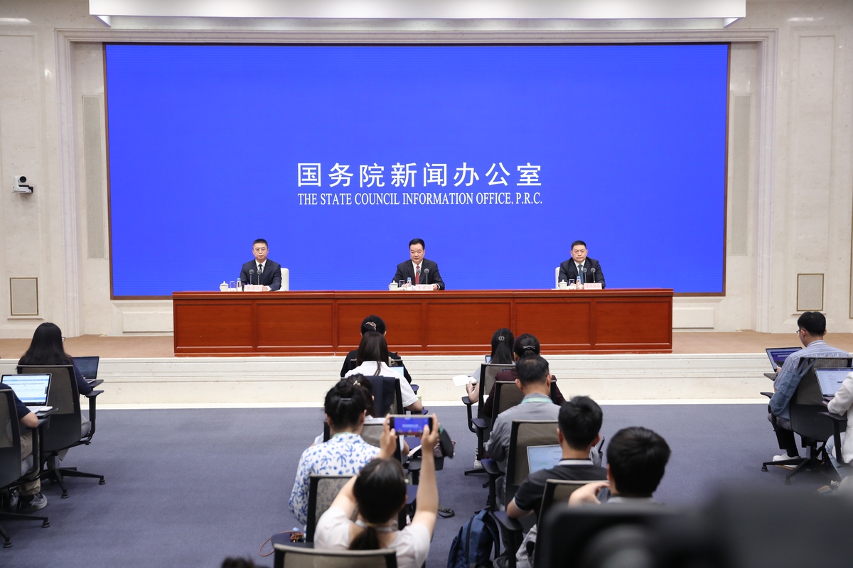 视频报道部全员会议传达报社警示教育大会暨整改工作动员部署会的要求员工表态发言