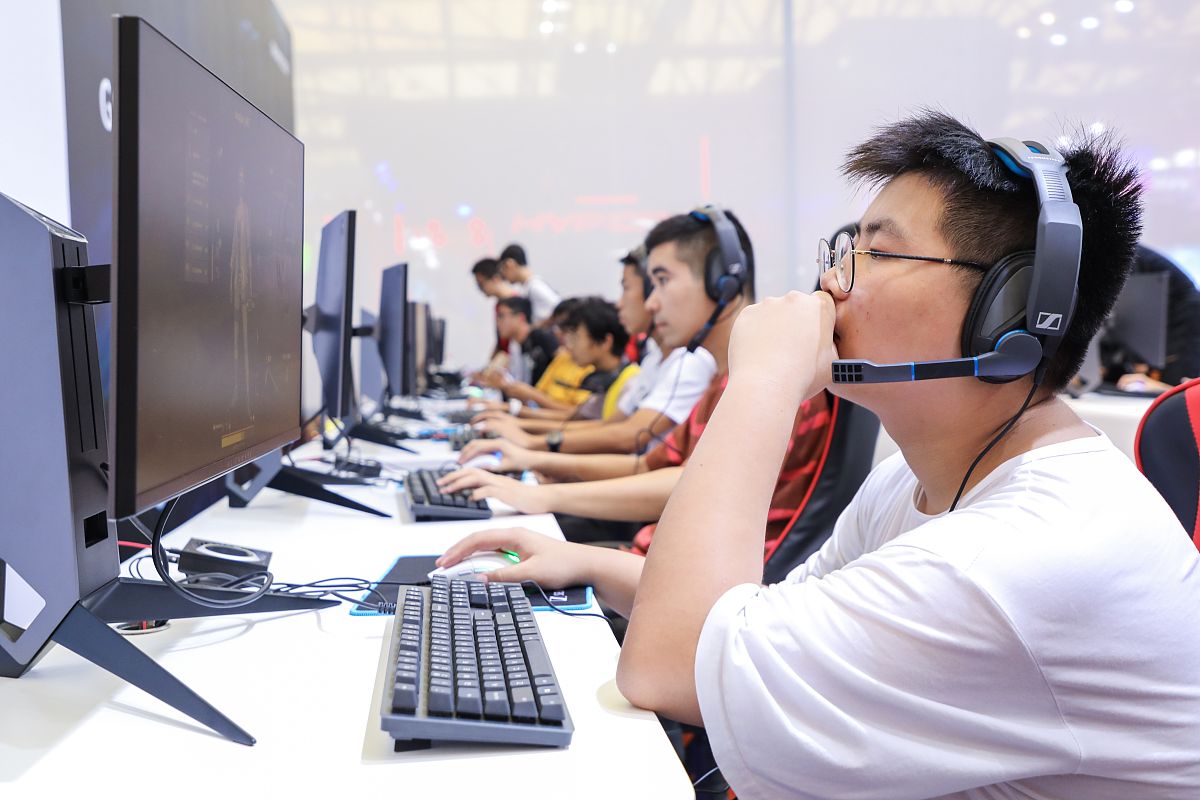 有首页 游戏美图 商城 饰品简介 论坛的web作品简介