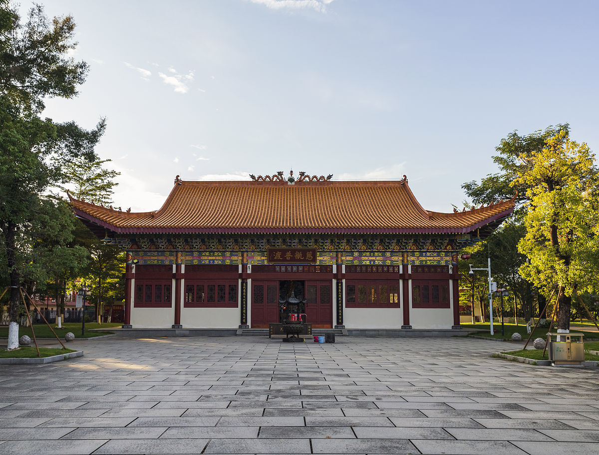 2021年10月3日,深圳龙岗龙园龙兴寺,由于地理位置处在繁华区域,所以游