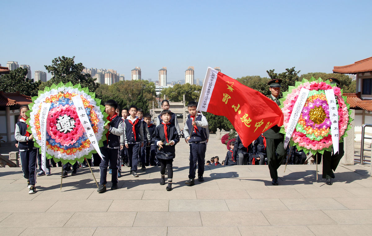 清明祭英烈，XX营缅怀革命先辈 | 庄严仪式感悟红色基因