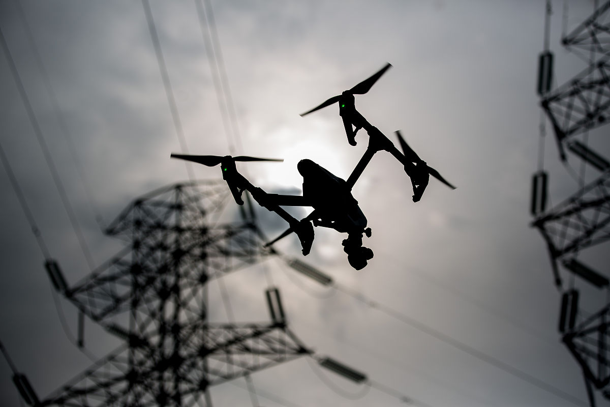 无人机飞行安全：从定义到航拍隐私保护