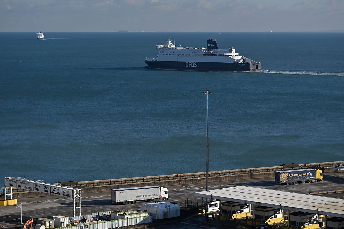 当地时间2021年1月25日,英国多佛港,实拍多佛港口.a dfds ferry leave