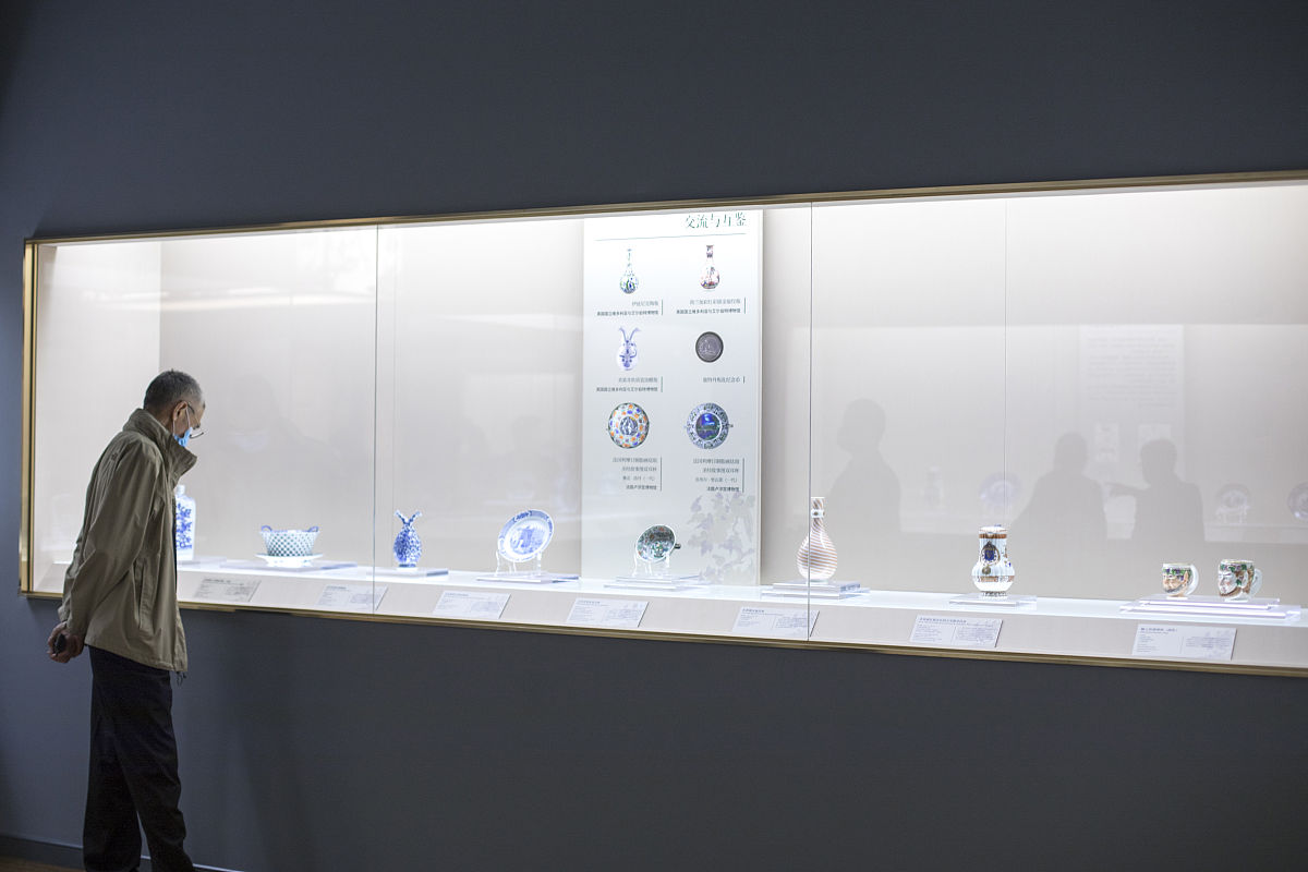 2021年11月3日,上海博物馆"东西汇融——中欧陶瓷与文化交流特展"开展
