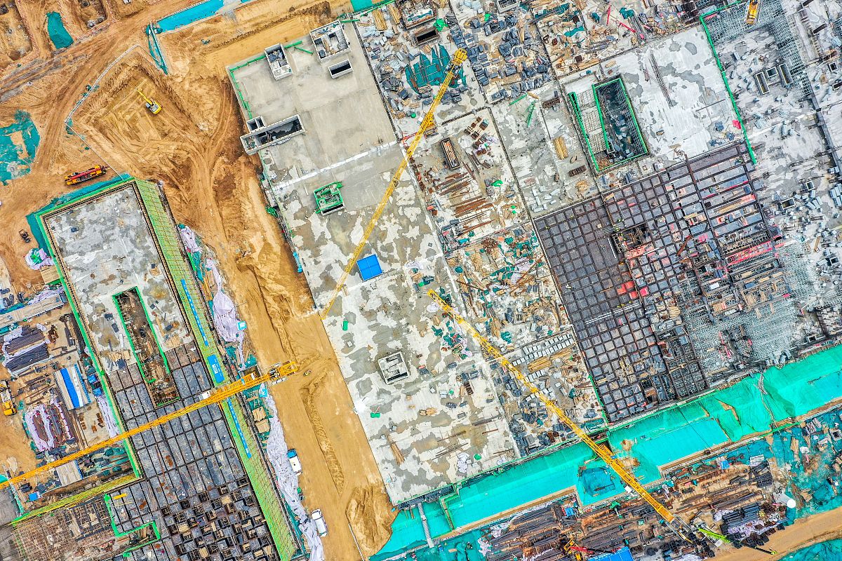 描述有关建设用地时空分布特征的20篇国内外主要文献按时间顺序写出其研究视角、主要研究学者、论文发表时间、研究对象使用的方法和结论