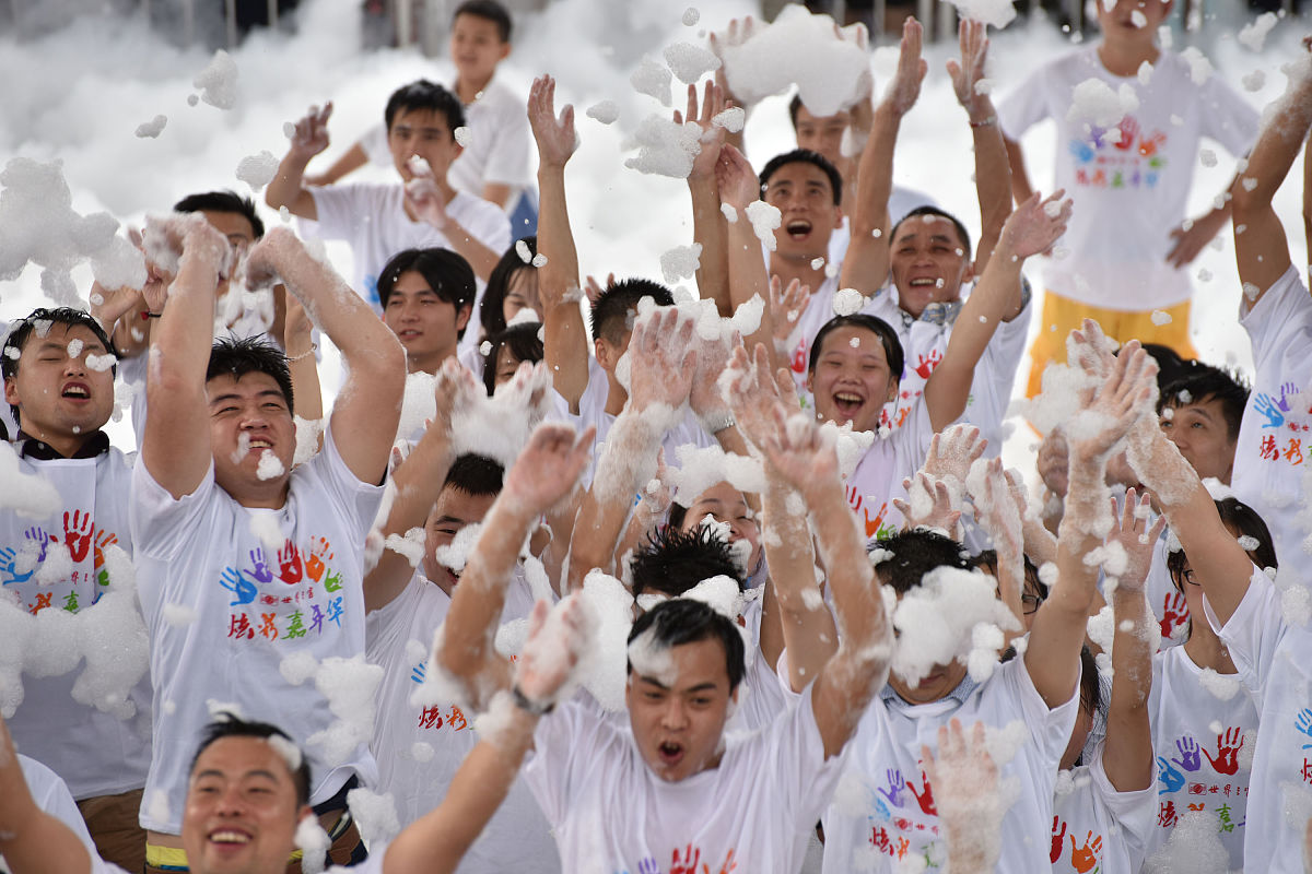 2015年10月2日,深圳世界之窗在国庆节期间开启泡泡嘉年华活动,让游客