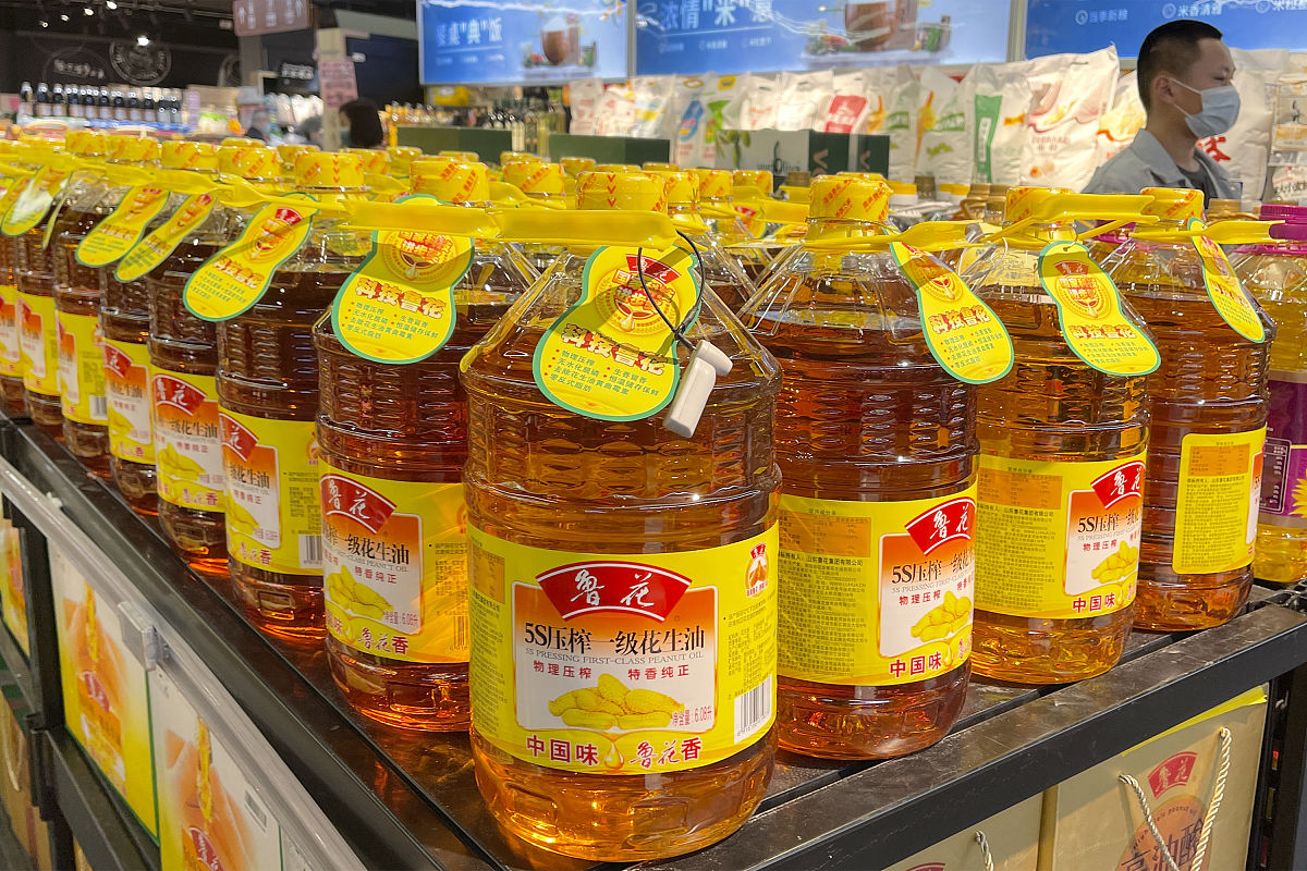 帮我写一个鲁花花生油买一送一的视频脚本