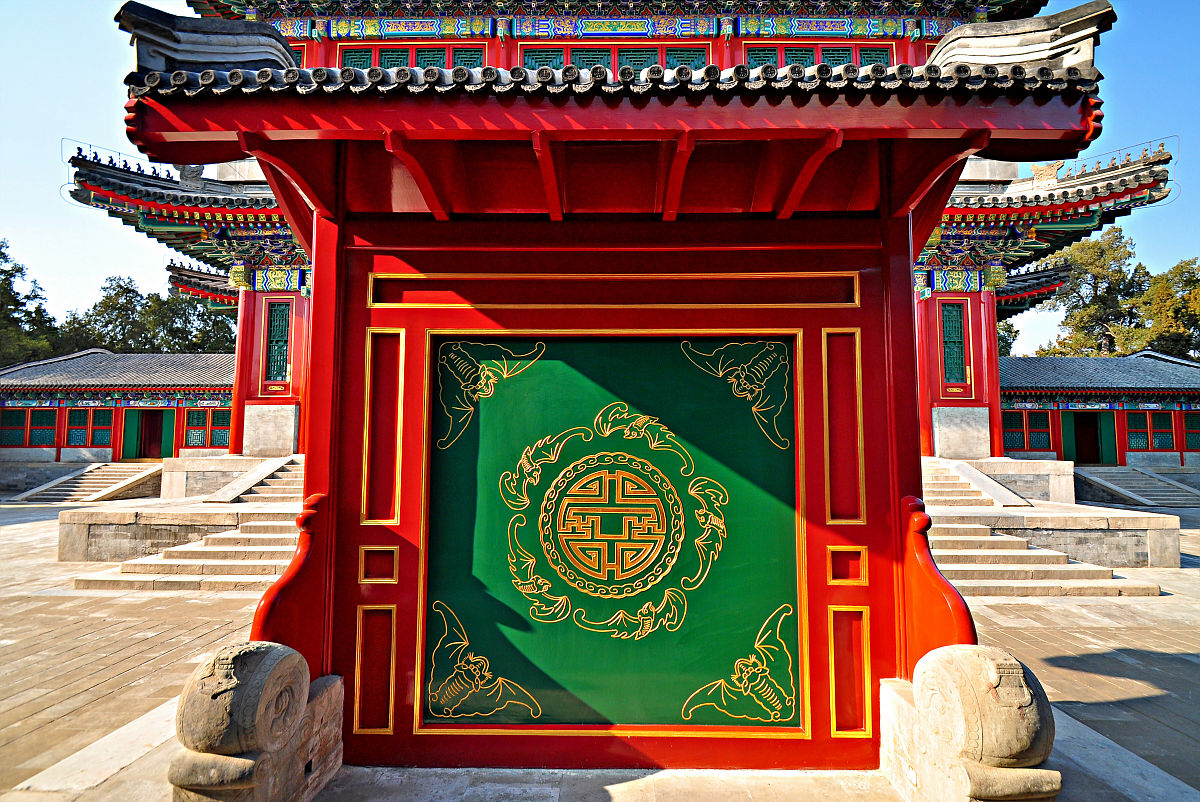 请帮我写1篇不少于800汉字的博客文章语言要幽默风趣。主题是：夜明珠到底是什么东西慈禧太后口中的夜明珠是啥