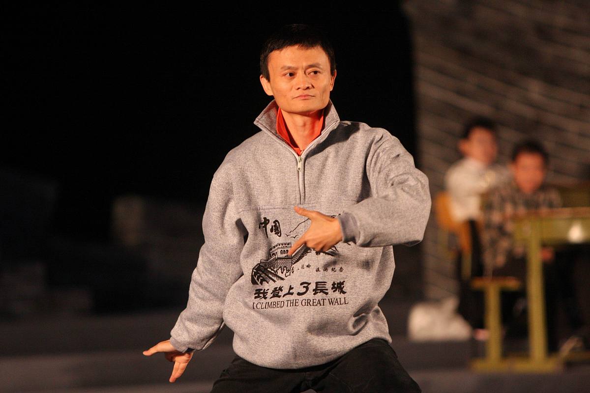 2010年8月21日,北京,公益节目《开学第一课》在八达岭长城录制.马云++