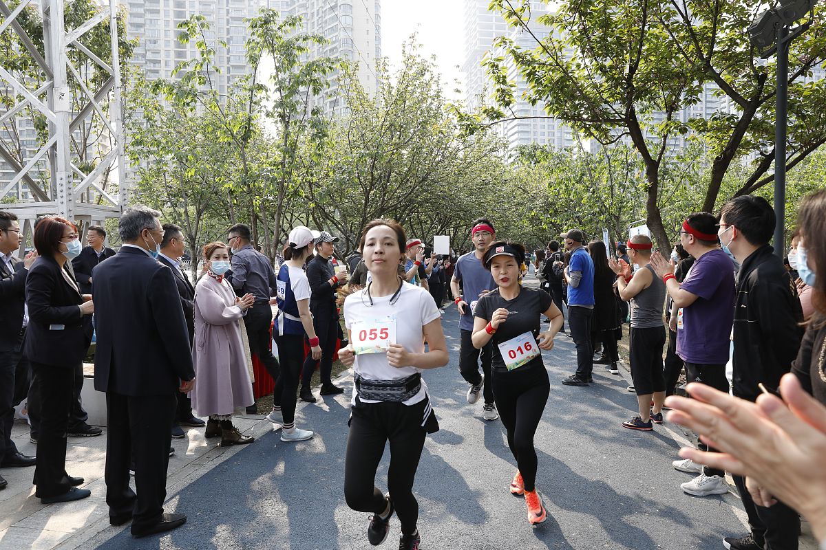 2021年4月9日,湖北武汉举行快乐跑活动.