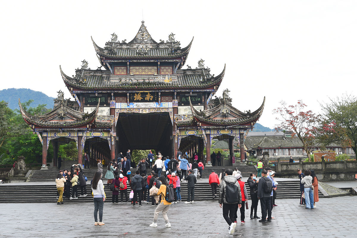 成都、乐山、都江堰、峨眉、三星堆慢节奏一周游攻略：吃住玩乐全安排