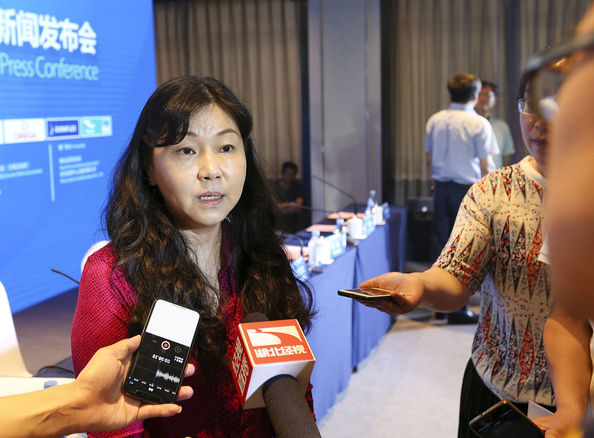 以陈薇和颜宁为例帮我做一个女性创新行为的案例设计并对他们进行案例分析