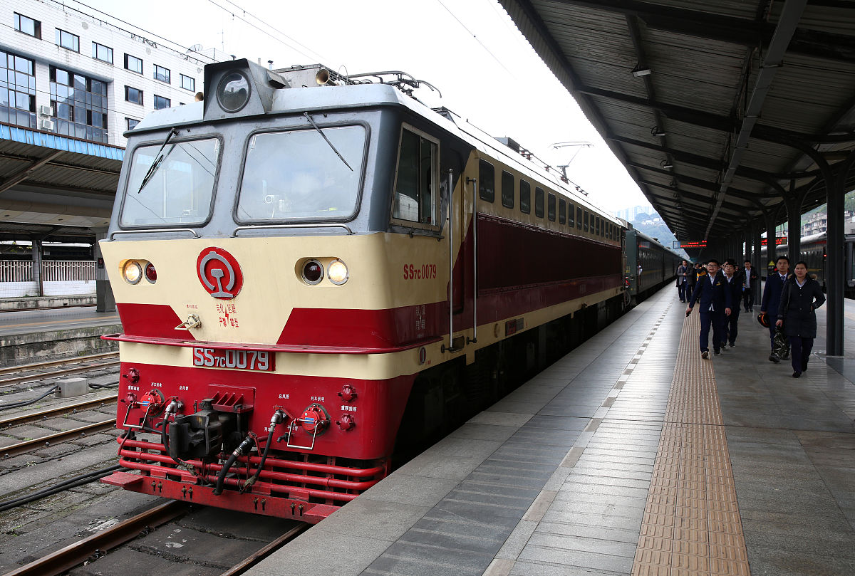 重庆铁路运输技师学院电力机车运用与检修专业介绍：招生对象、课程设置及就业方向