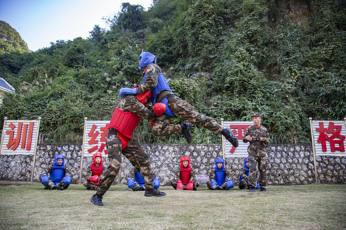 运动训练学：
试用“项群训练理论”分析我国“技战能主导类隔网对抗项群”整体水平高的原因?