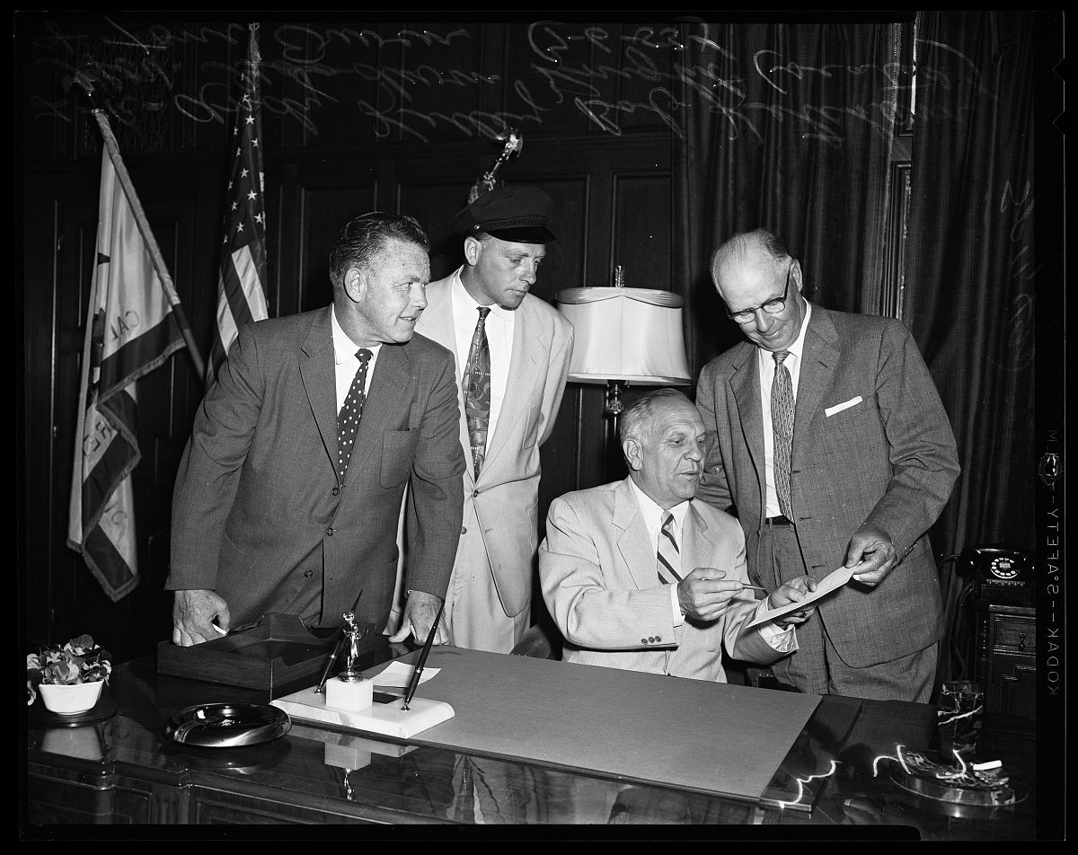 小我奶奶每天晚上都会讲着赫鲁晓夫的故事伴我入睡