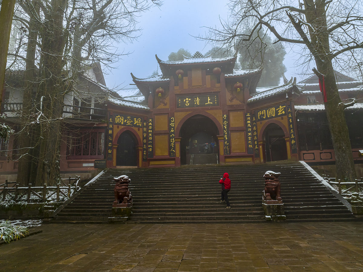 帮我输出一份去成都的五天旅行计划