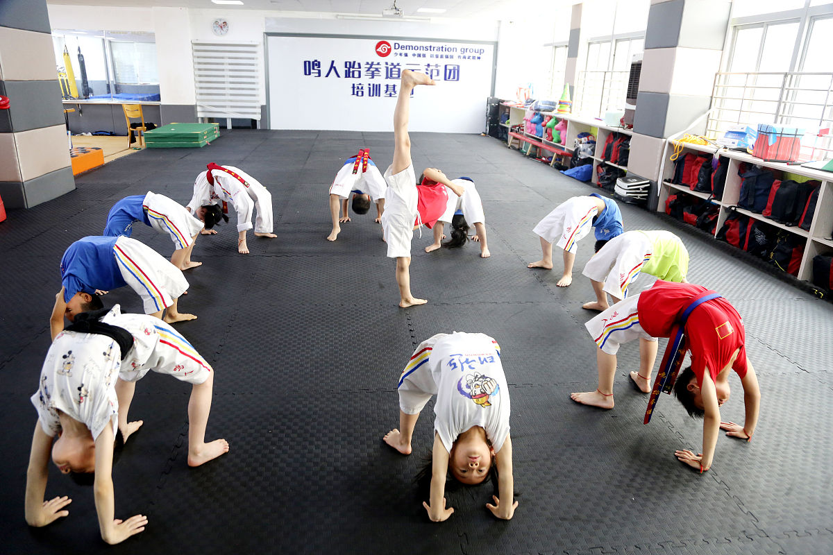 创新分析分组讨论——你如何指导一名初学者在学习跆拳道或者链球技术后更好的消除运动疲劳通过运用现代运动康复、运动技能学习与控制的前沿创新科技