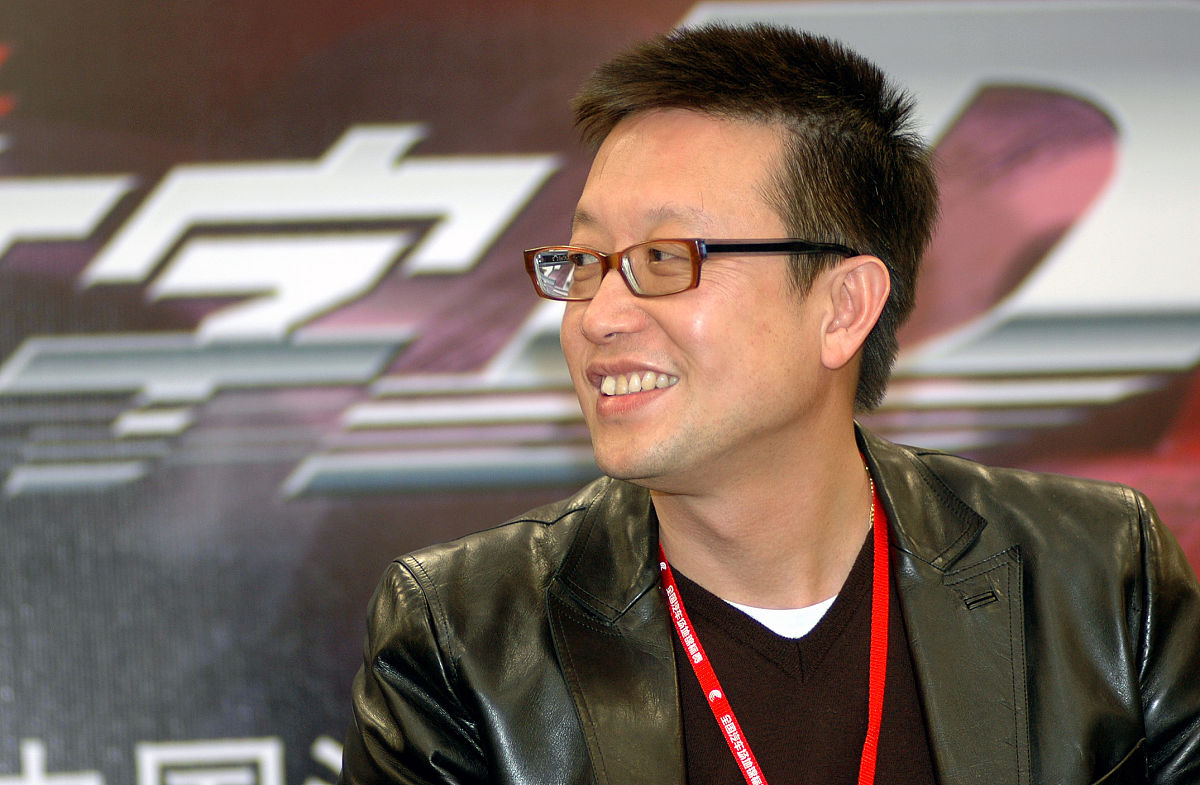 2005年4月10日,电影《头文字d》一干明星在上海嘉定f1赛场全体亮相.++