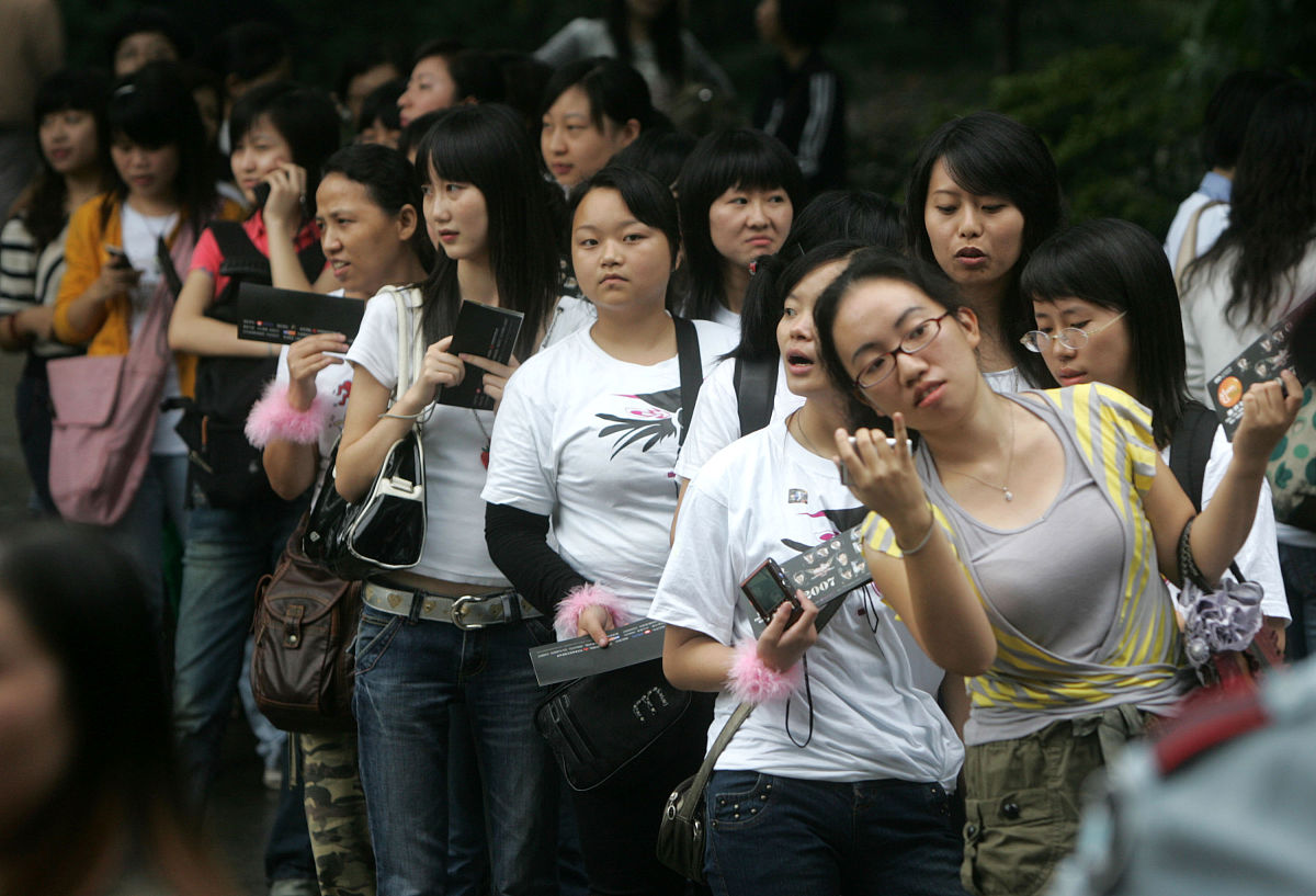 2007年9月10日,重庆,快乐男生苏醒,王栎鑫出席新闻发布会,为即将举行