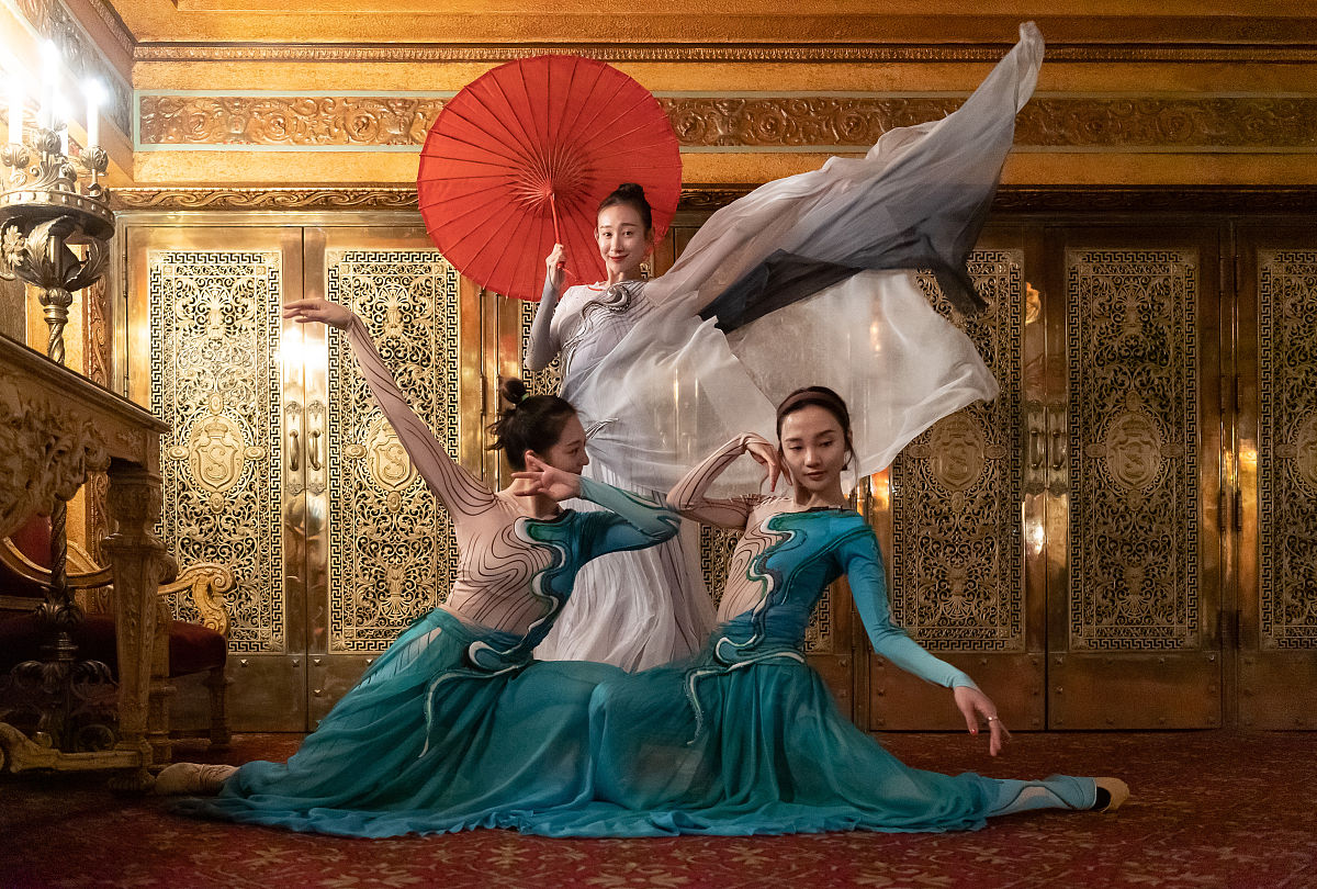 当地时间2019年11月21日,澳大利亚悉尼,由中国东方歌舞团创排演出的大