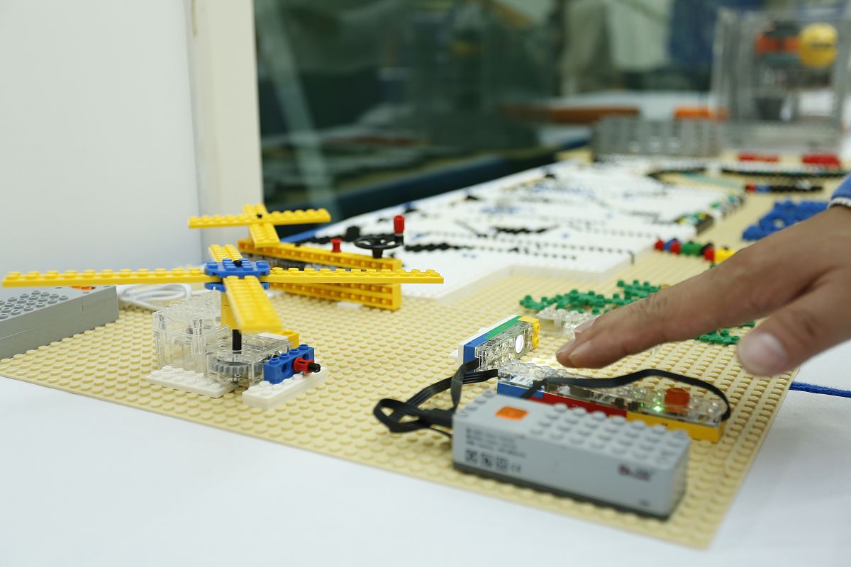 乐高机器人手推车教学设计 - 培养创造力与团队合作