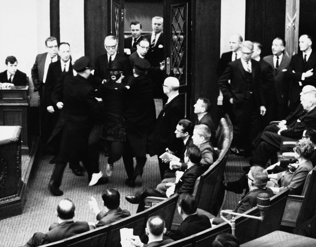 至暗时刻里丘吉尔的演讲是哪种蒙太奇