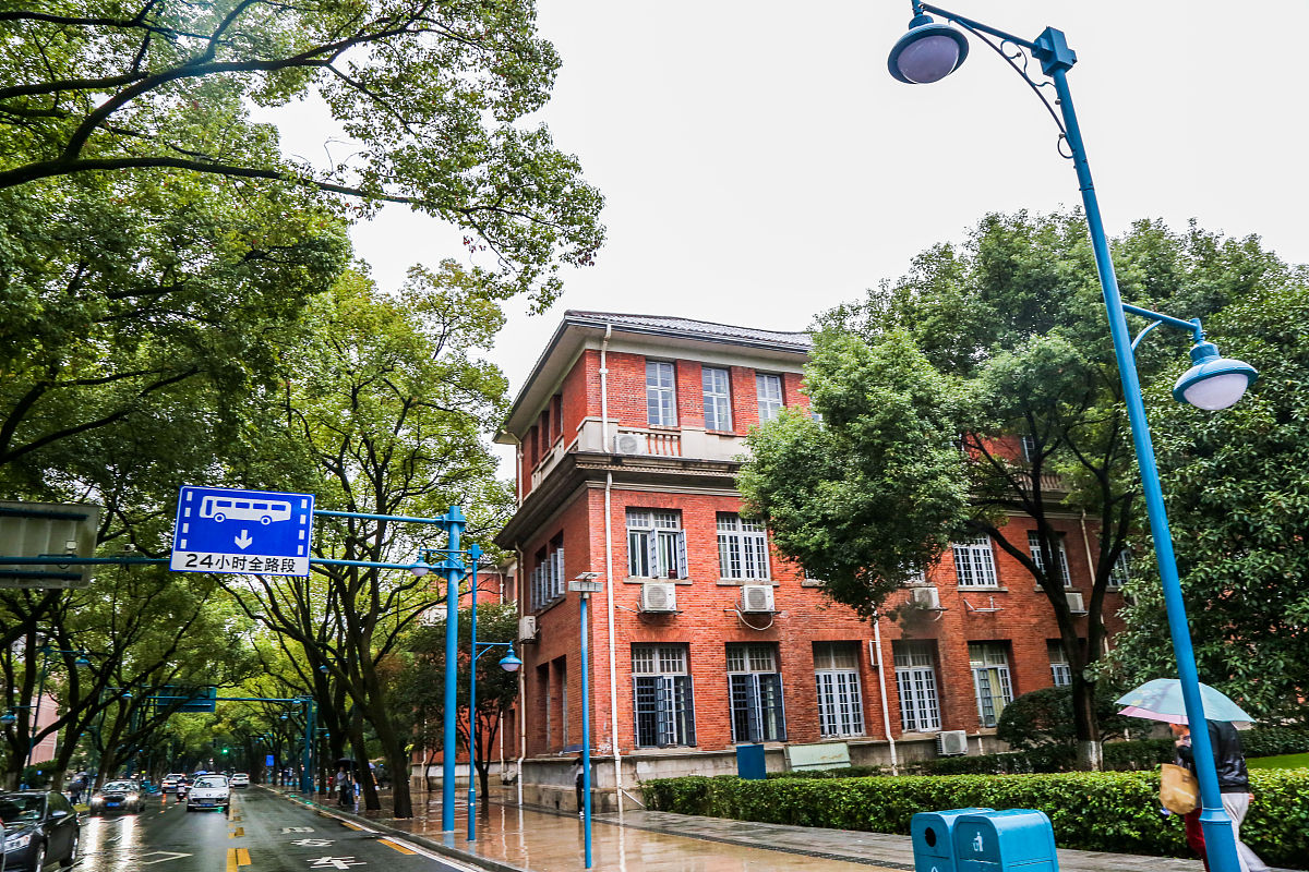 2018年10月20日,长沙,湖南大学,机关办公楼.