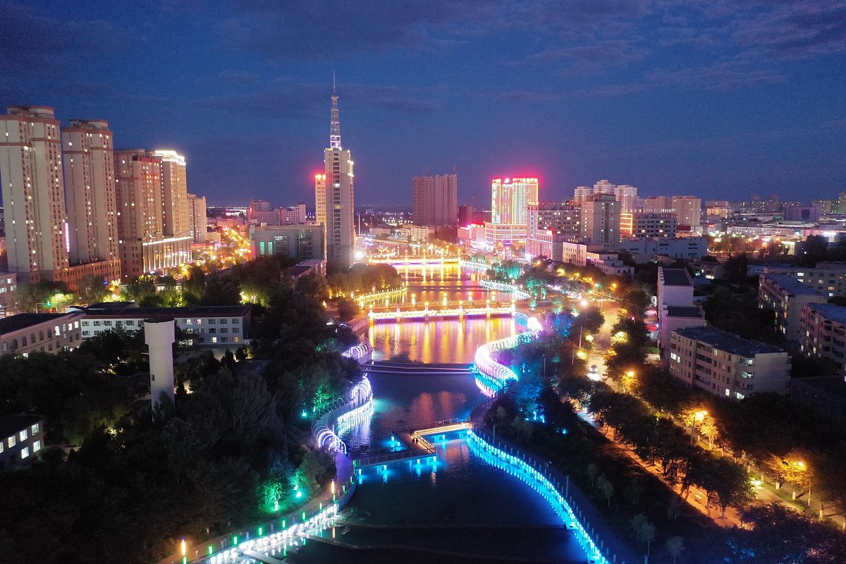 2021年6月22日,航拍新疆博乐青得里河夜景,璀璨绚丽.