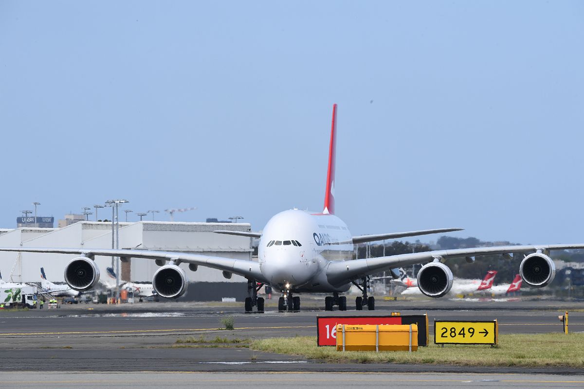 成都职业航空学院疏忽致飞机坠毁，学员重伤：航校安全管理需加强