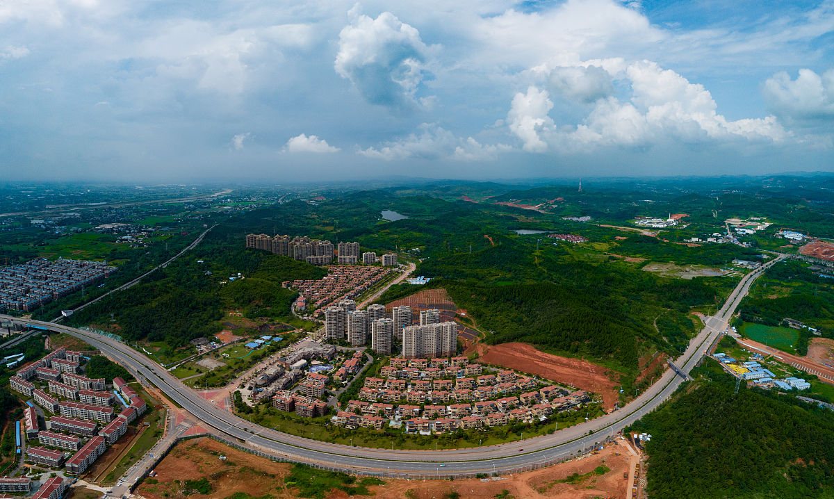 写一个来到南山镇寻找谷雨的视频脚本南山镇的南丹山九道谷碧桂园万亩智慧农业园等