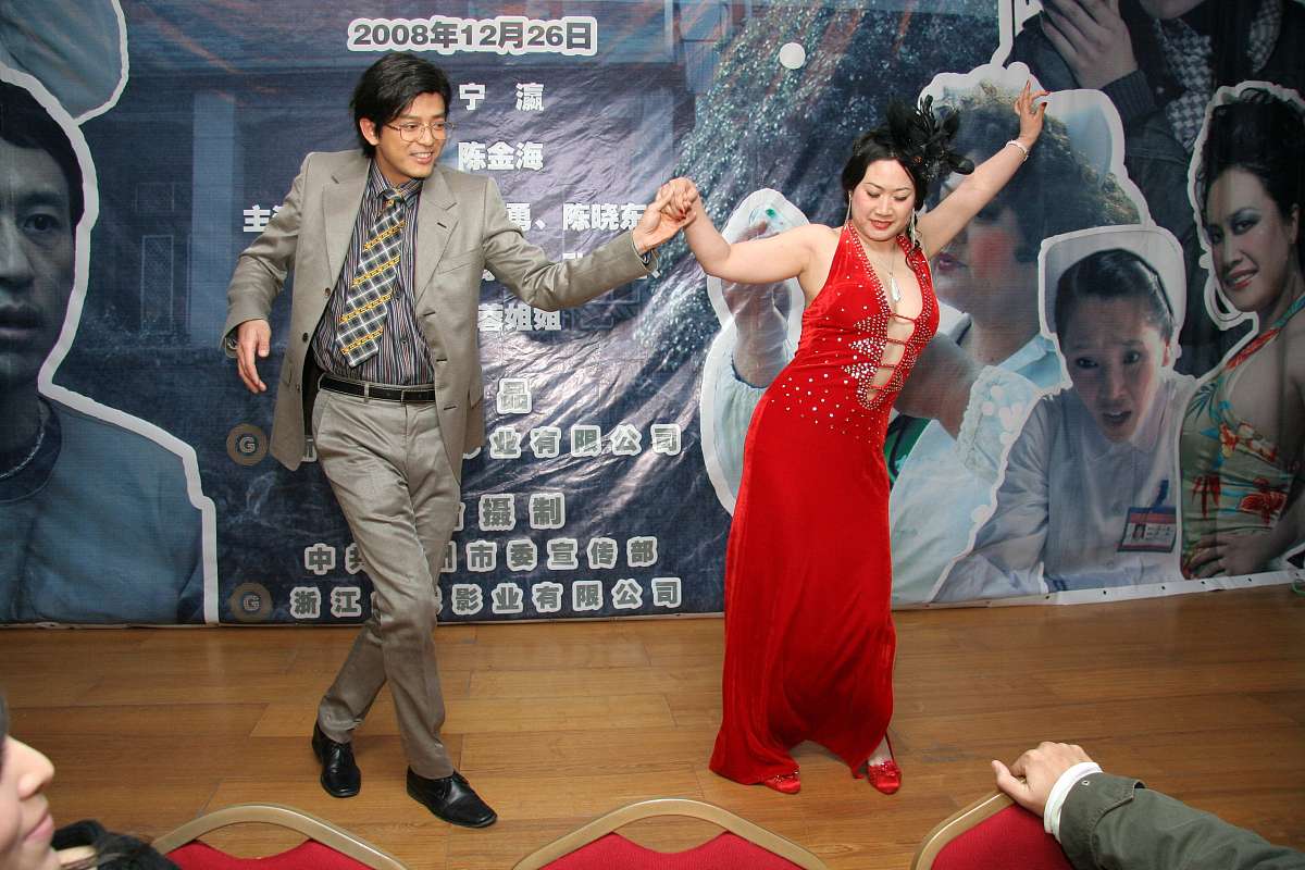 2008年12月26日,杭州,电影《a面b面》热拍.芙蓉姐姐  陈晓东+++_+++a
