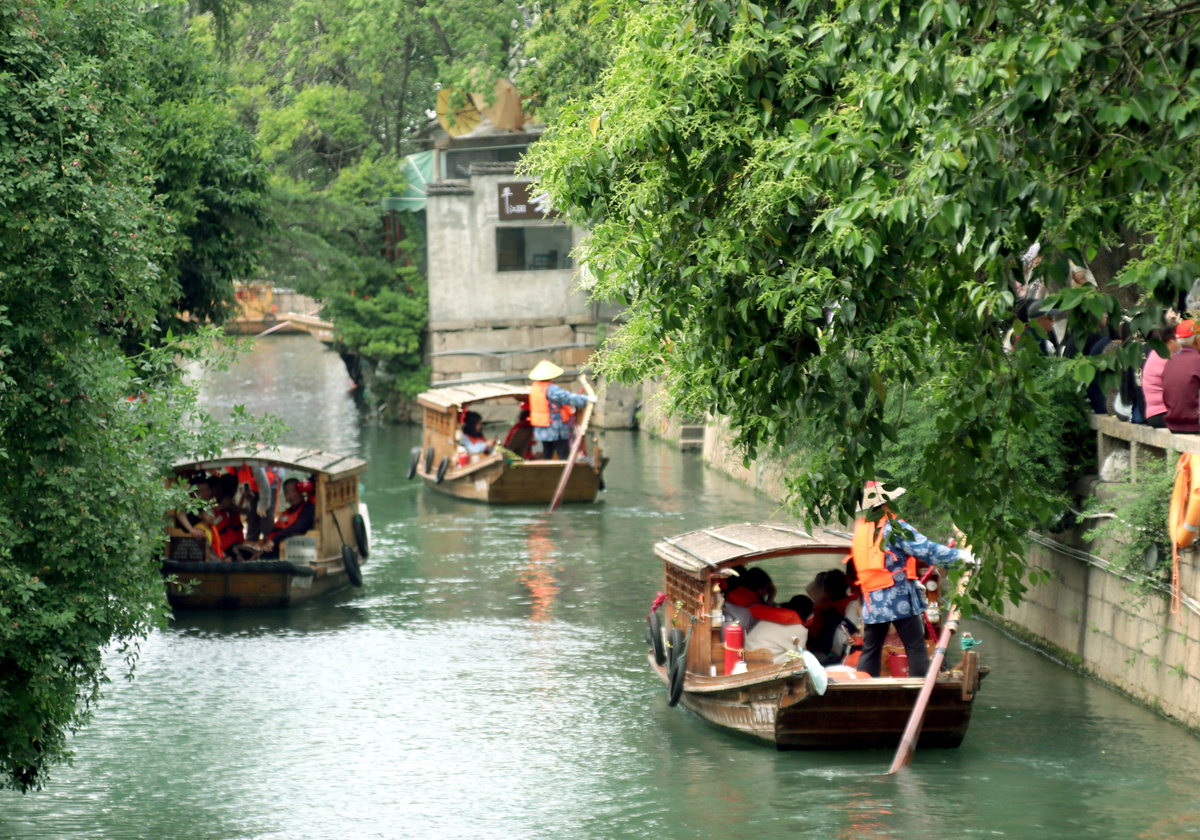 撰写有关太湖的词条释义包含太湖的传说浦江源头和江村元素注意表达时应口语化生动有趣600字左右
