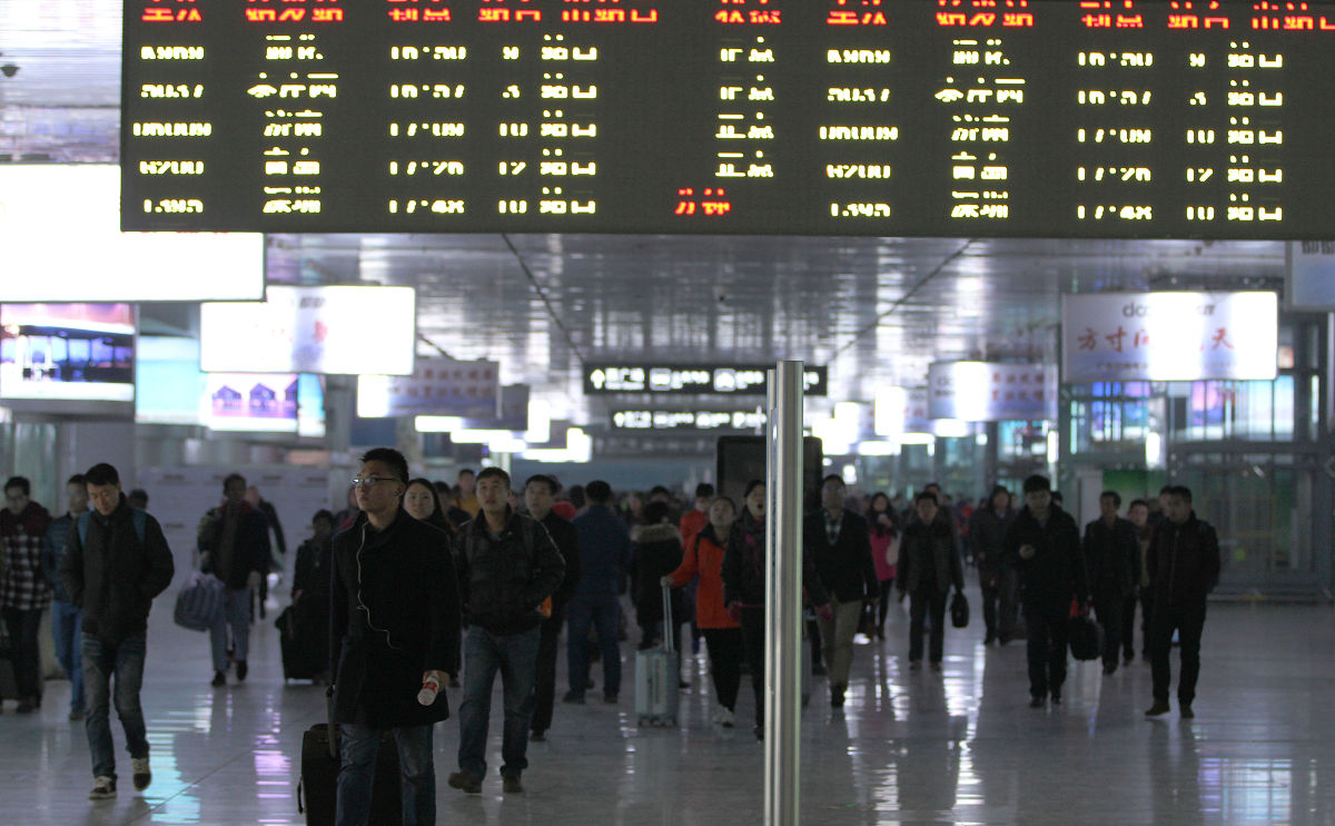 2023年3月28日沈阳下午到深圳的飞机会误机吗 帮我用250字描述